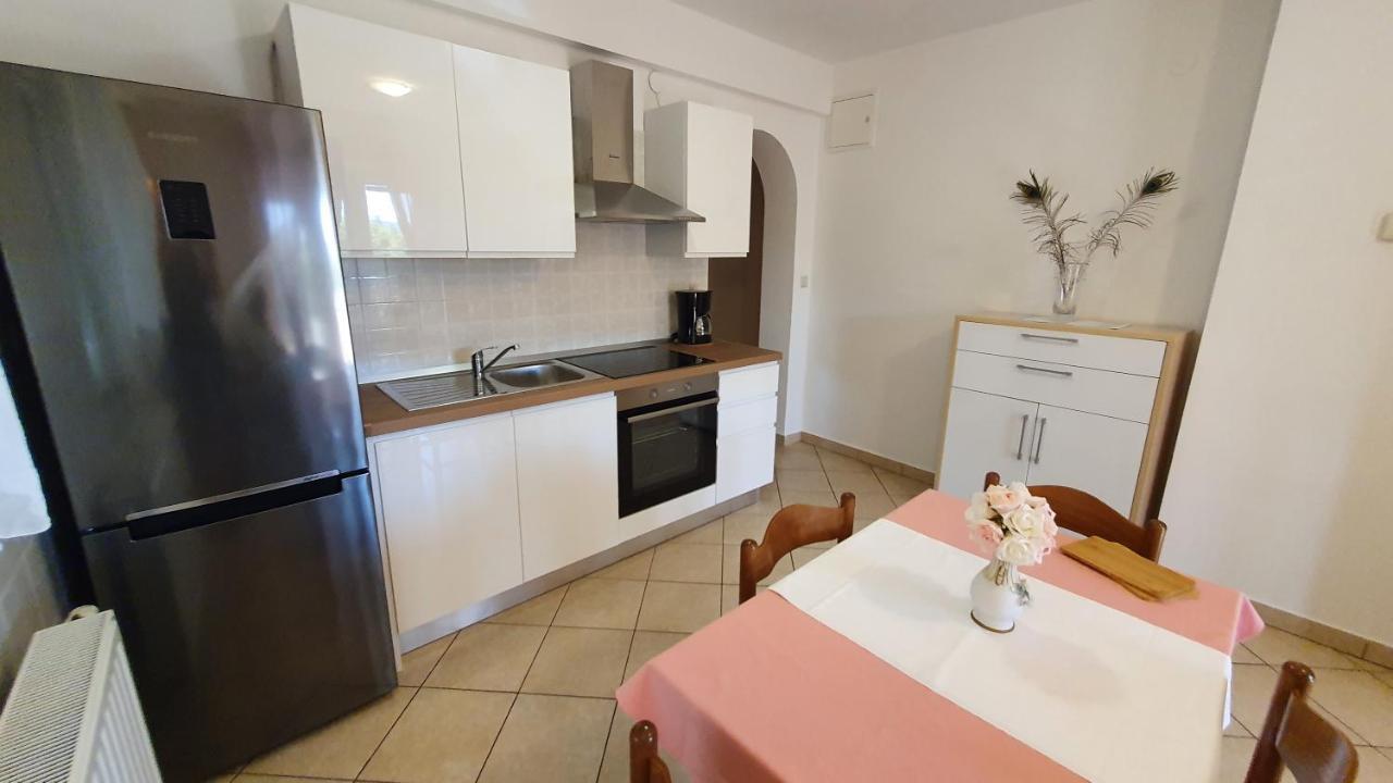 Apartment Nevenka 克尔克 外观 照片